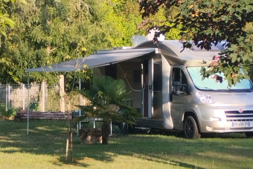 Aire camping-car  Saint-Pierre-du-Palais (17270) - Photo 4